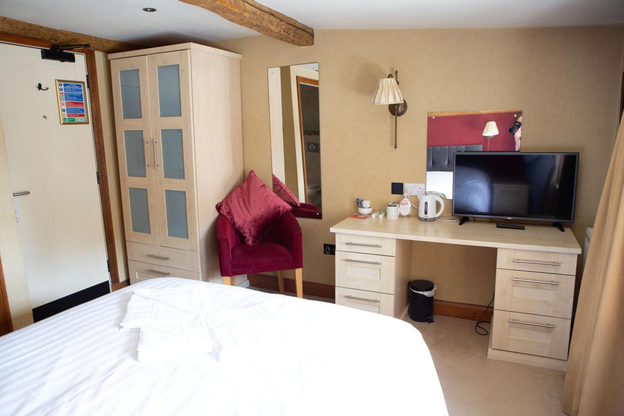 Coach House Otel Bentham Dış mekan fotoğraf